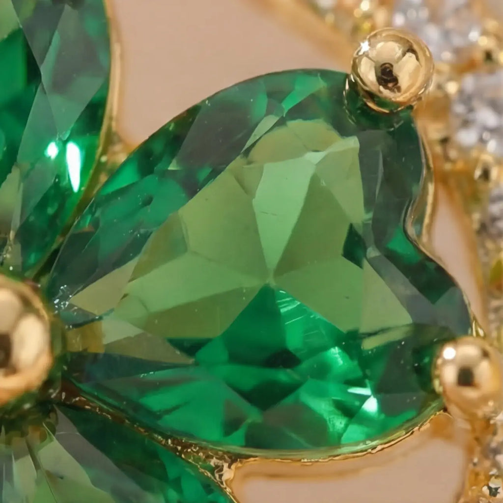 Macro close up of Lunela Metà green heart cut stone calm spinner ring with gold prong setting and pavé detail